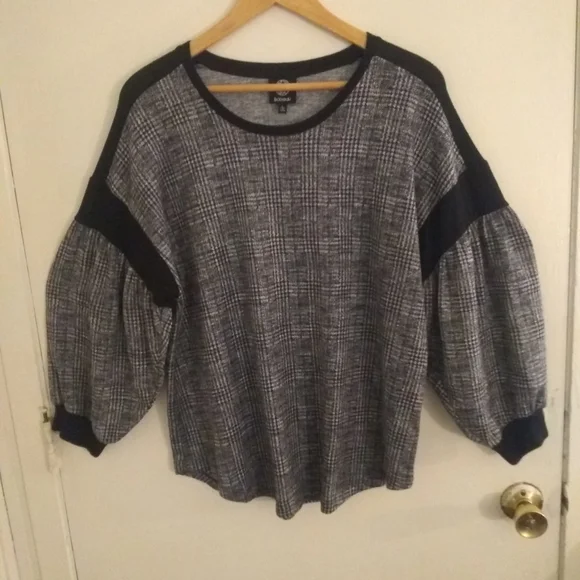 Bobeau Top - Picture 1 of 4